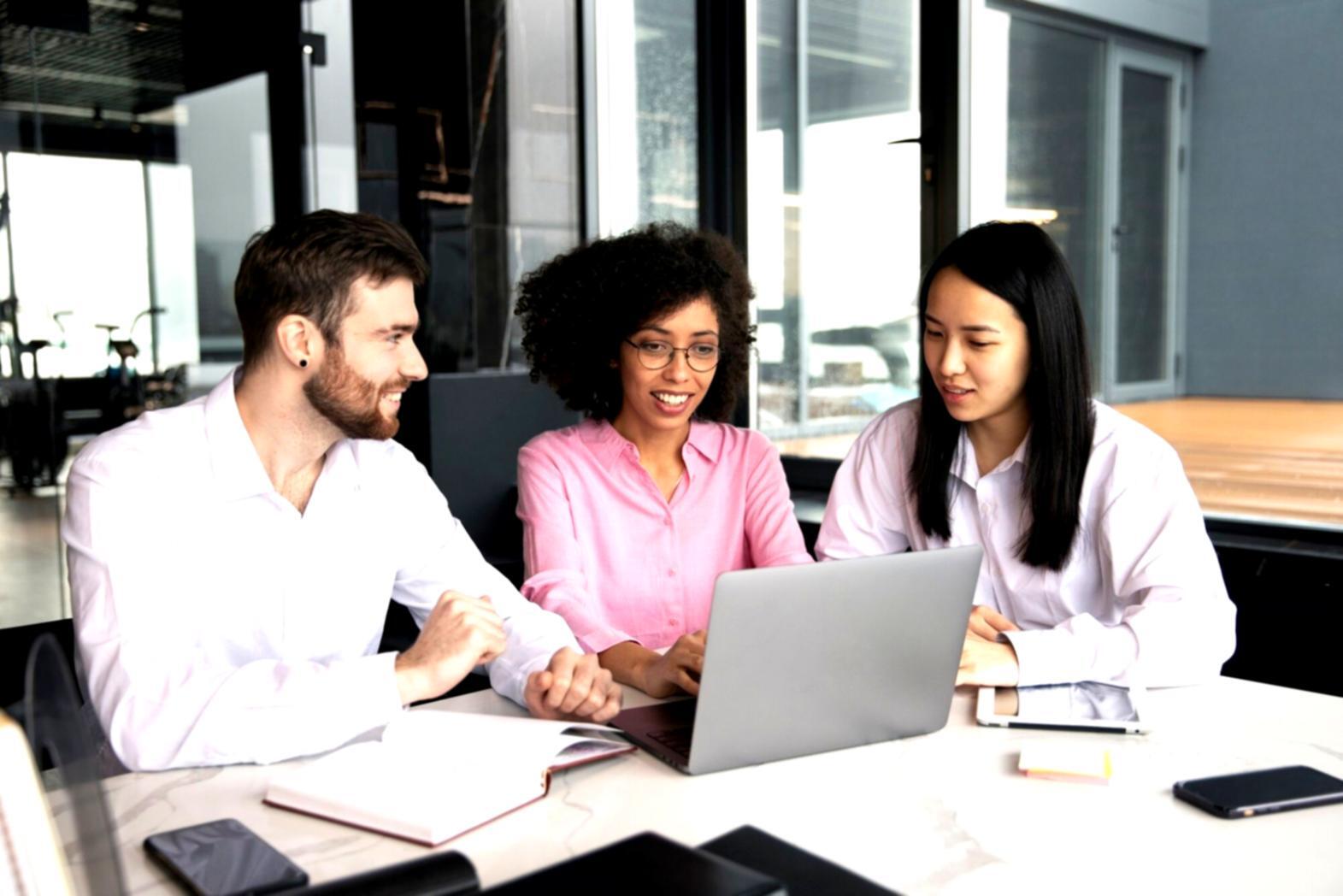 Session de formation en analyse financière avec étudiants